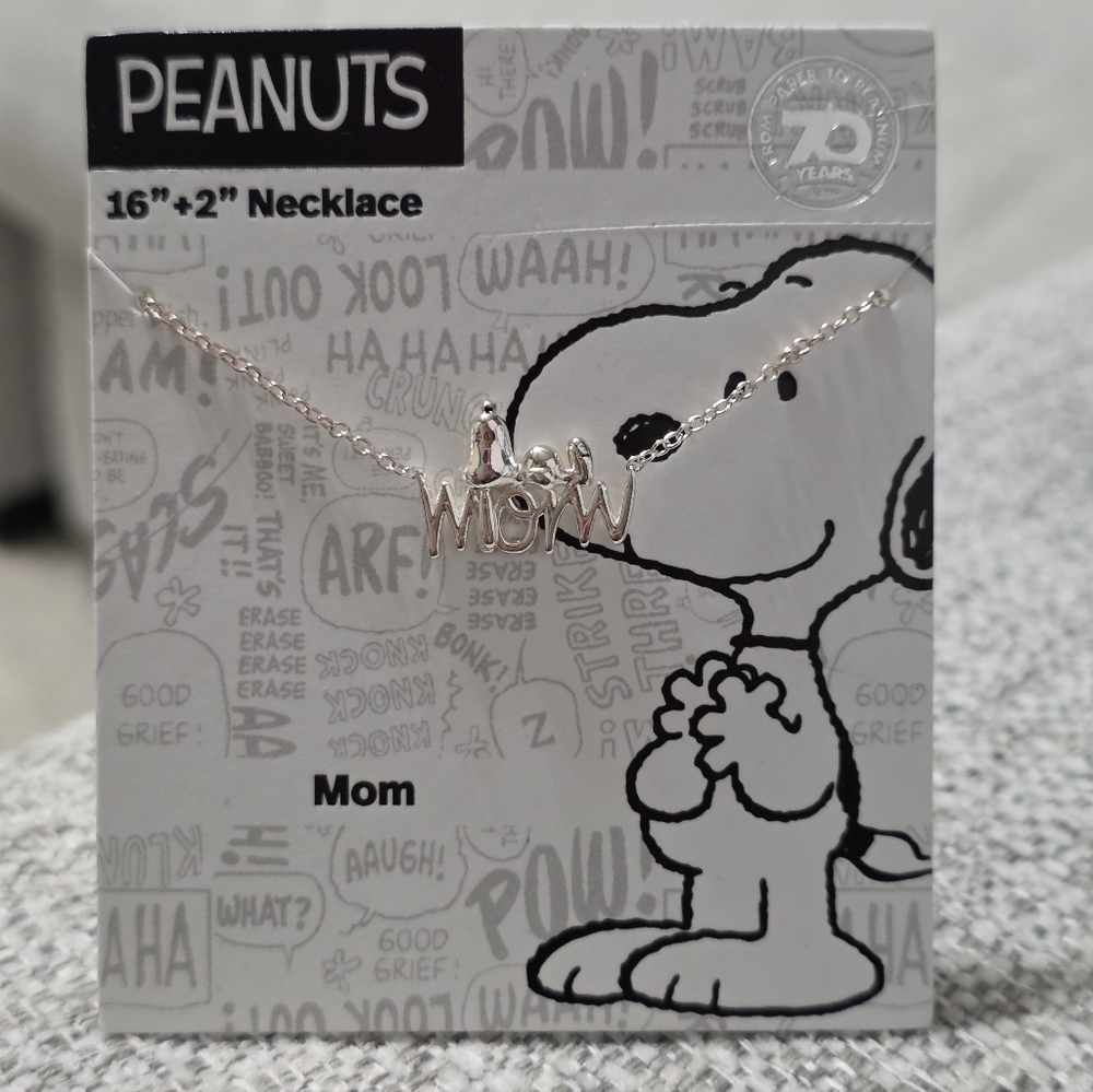 Peanuts Silver 'Mom' Necklace with Snoopy - Picture 2 of 7